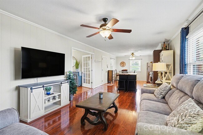 Building Photo - 113 Suncrest Rd