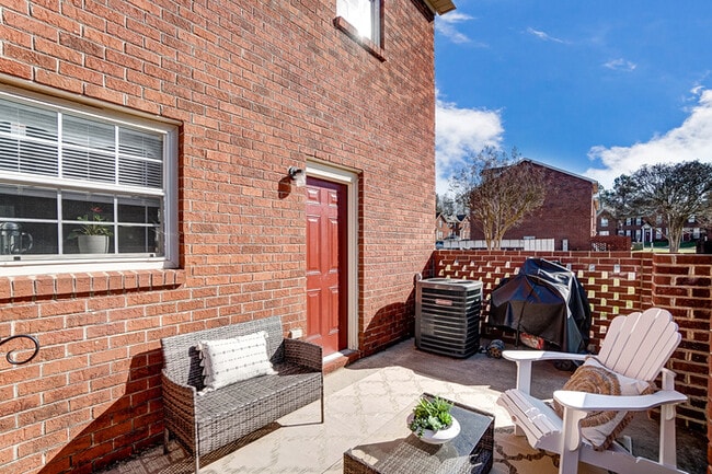 Building Photo - All-brick townhome living, minutes from it all.
