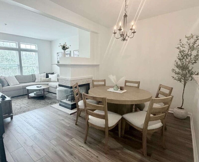 Building Photo - 978 Harrison Cir