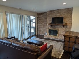 Building Photo - 5529 E Lake Dr