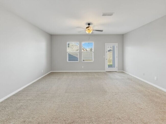 Building Photo - Spacious 4 Bedroom, 3 Bathroom home in Litchfield Park!