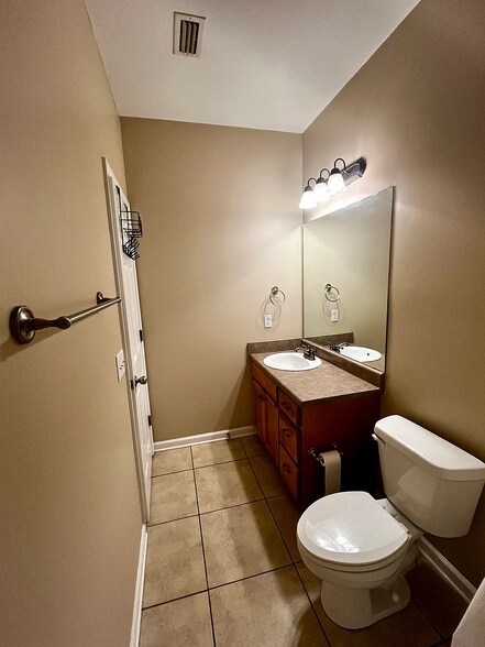 Hall Bath - 103 Whitney Ave
