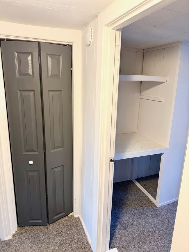 Building Photo - Cozy 2–3 Bedroom, 1 Bath Home with Garage & Sunroom