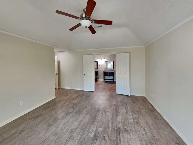 Building Photo - 110 S Village Knoll Cir