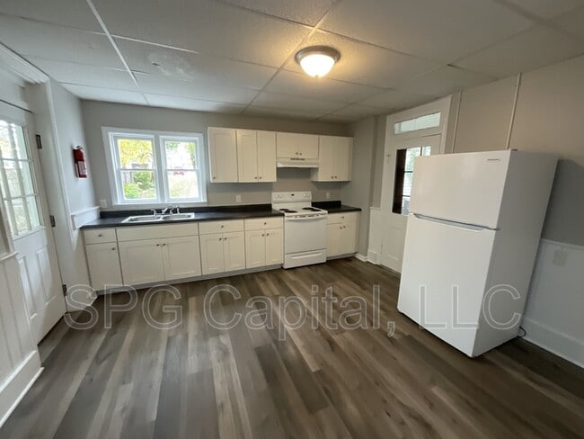 Building Photo - 212 E Orange St