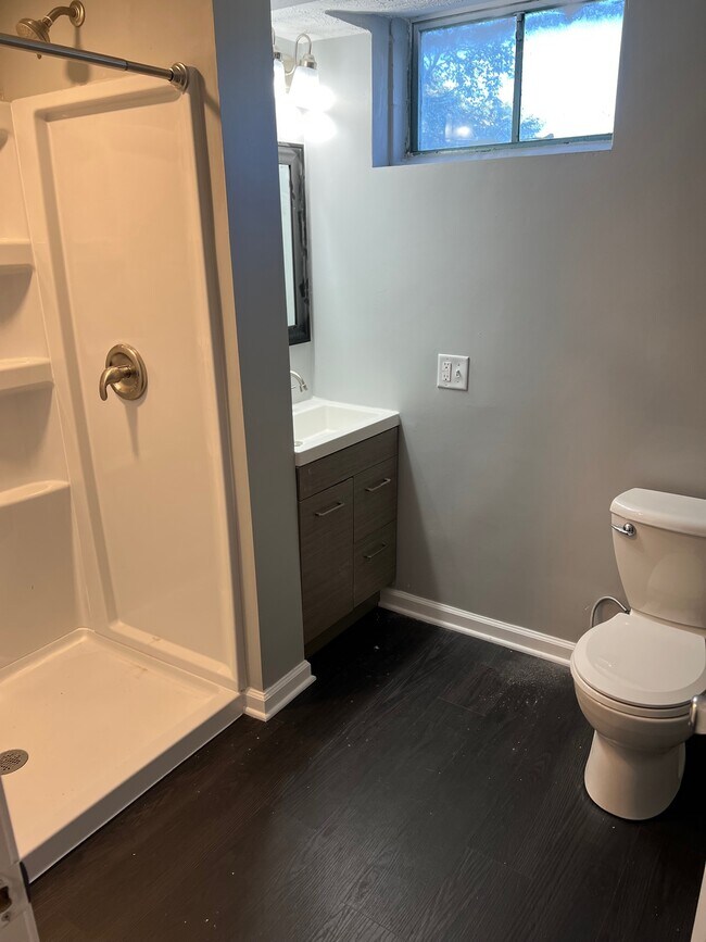 Building Photo - 2110 S 50th St