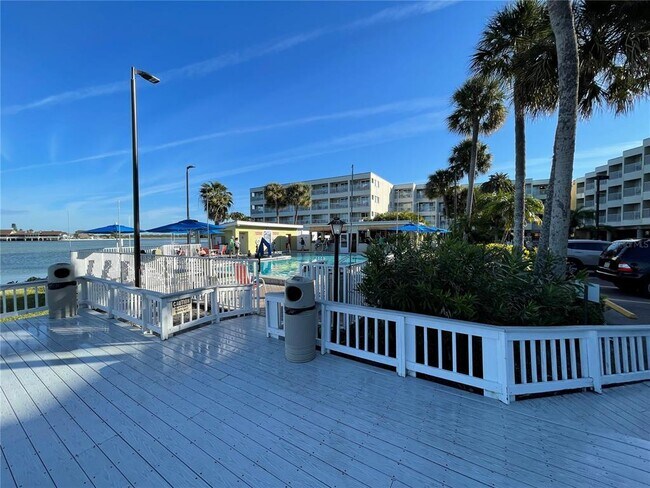 Building Photo - 2506 N Rocky Point Dr