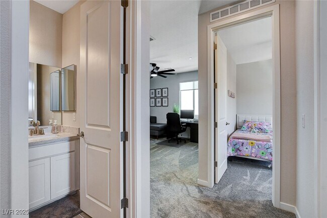 Building Photo - 871 Benning St