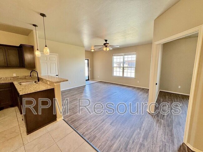 Building Photo - 167 Bison Ct Way
