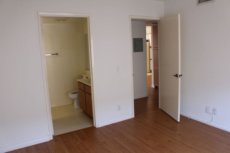 Building Photo - 143 S Hayworth Ave