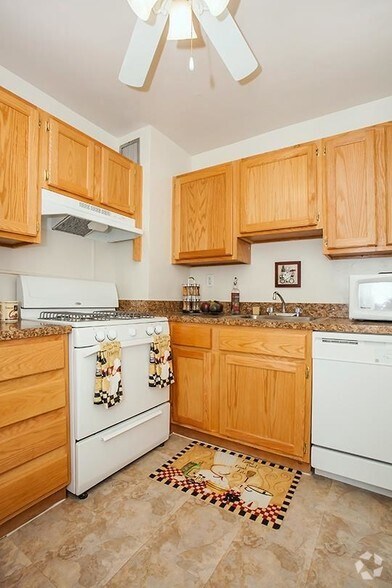 Kitchen - Premier at Cherry Hill