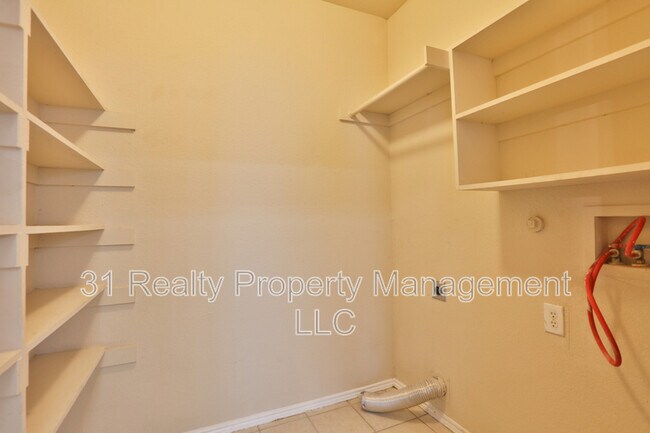 Building Photo - 3108 Kennedy Dr