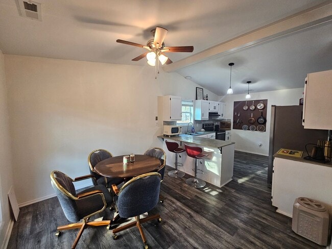 Building Photo - 3 Bedroom Corner Lot Close to Lejeune Blvd