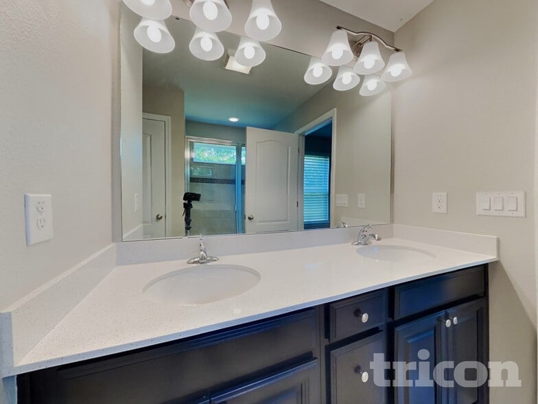 Building Photo - 1381 Riley Cir