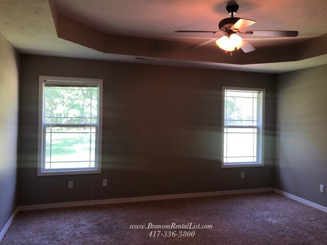 Building Photo - Over 2,000 sqft on one level