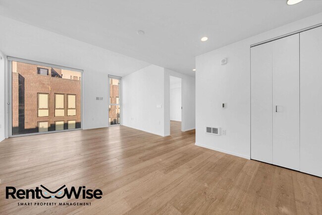 Building Photo - 450 Hayes St