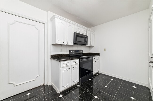 Building Photo - 5050 Ambassador Way