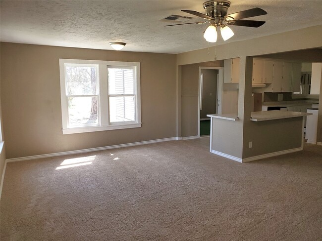 Building Photo - 223 S Willow St