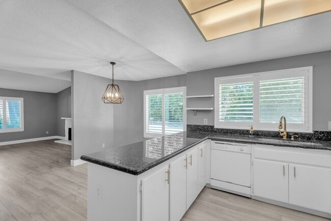 Building Photo - 74 Cedro Cir