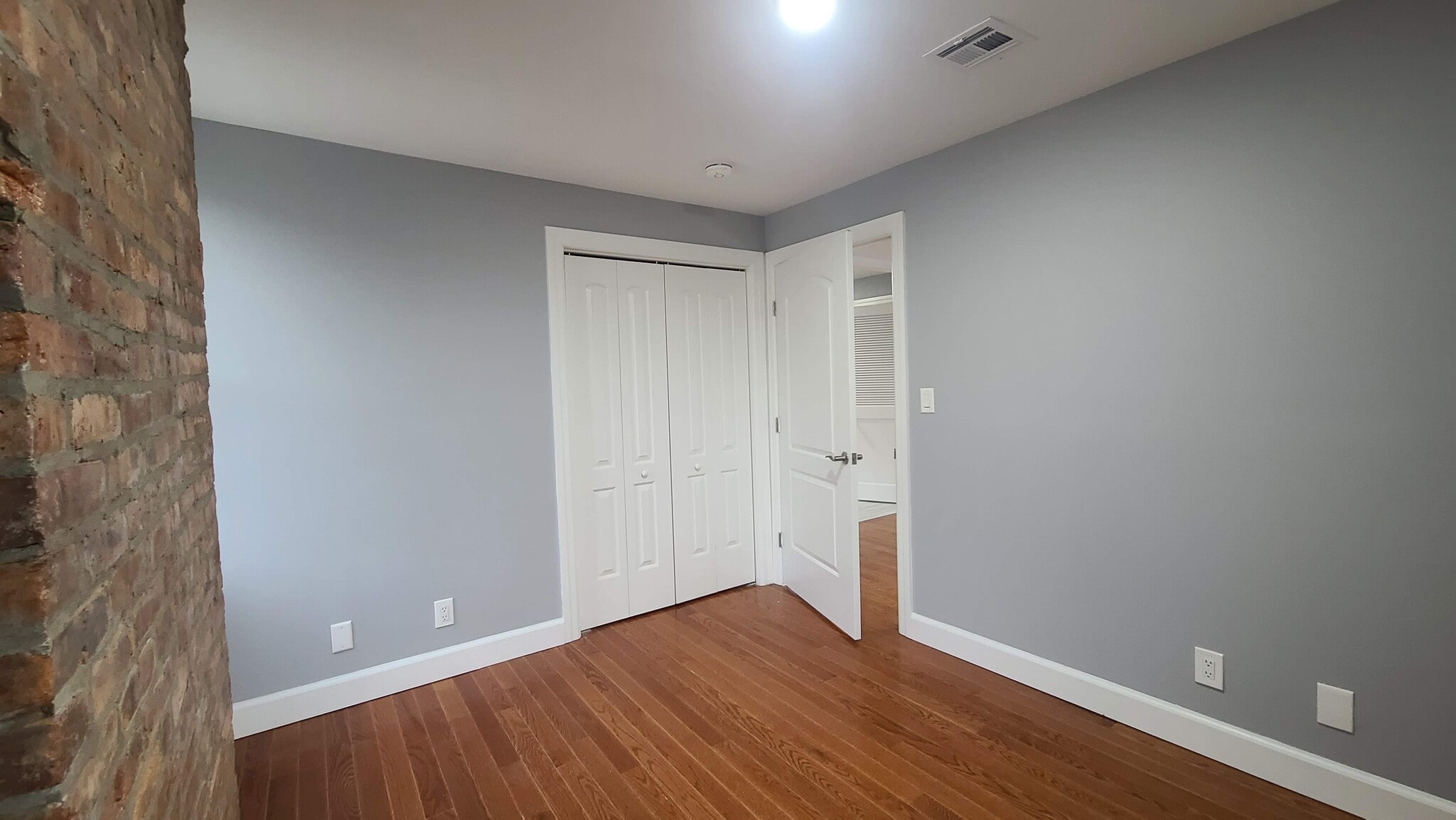 Building Photo - 100 Griffith St