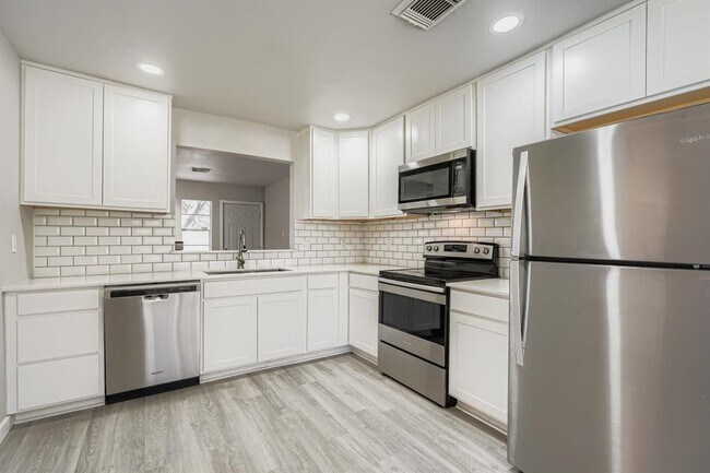 Building Photo - 1827 River Crossing Cir