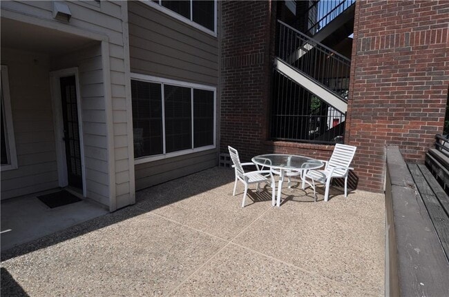 Building Photo - 501 W 26th St