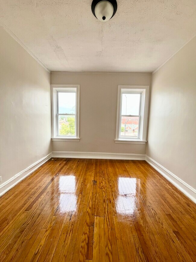 Building Photo - 1154 N Lawndale Ave