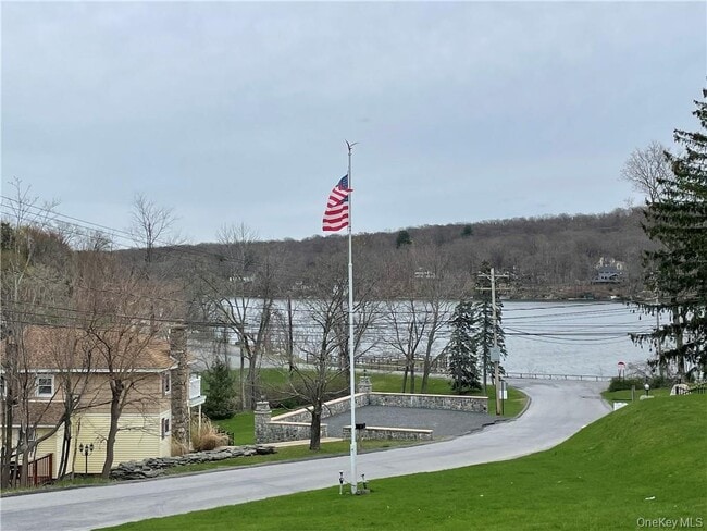 Building Photo - 22 Lake Ave