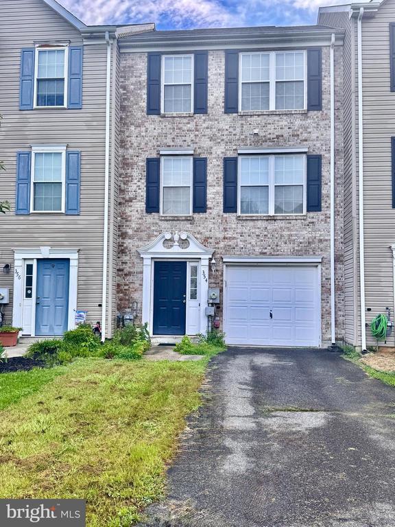 Primary Photo - 354 N Barrington Ct