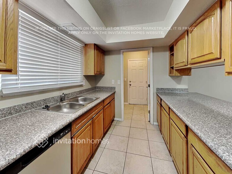 Building Photo - 5746 N 41st Dr