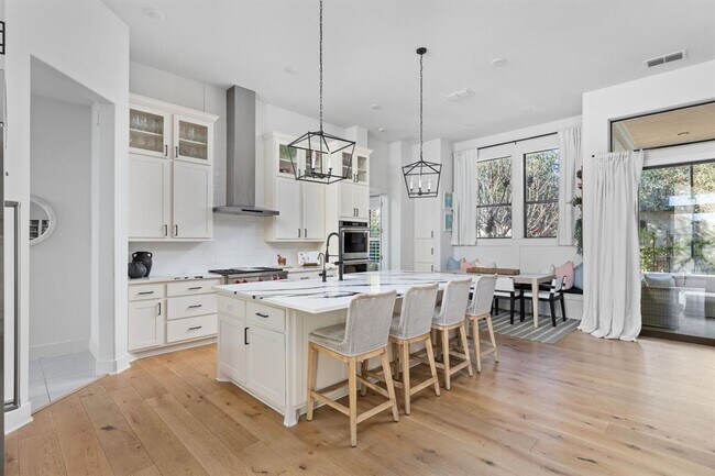 Building Photo - 613 Golden Bear Dr