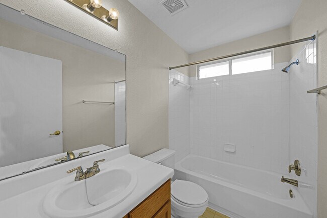 Building Photo - 5509 Bentsen Ln
