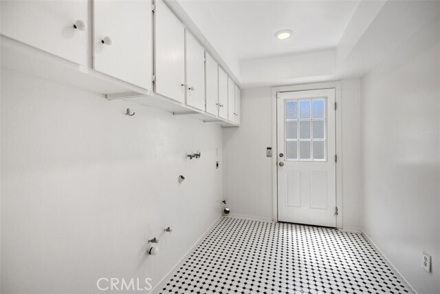 Building Photo - 8 Cedar Ridge