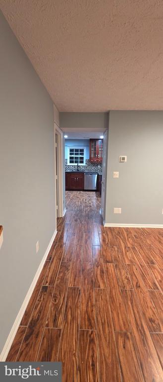 Building Photo - 323 Lindera Ct