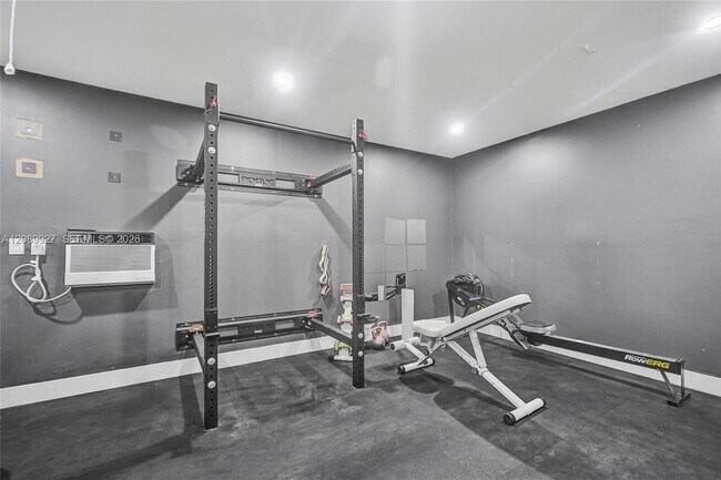 Building Photo - 2360 Tigertail Ave