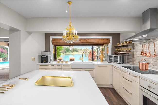 Building Photo - 6106 Royal Poinciana Ln