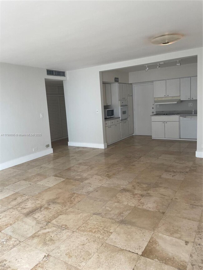 Building Photo - 1408 Brickell Bay Dr