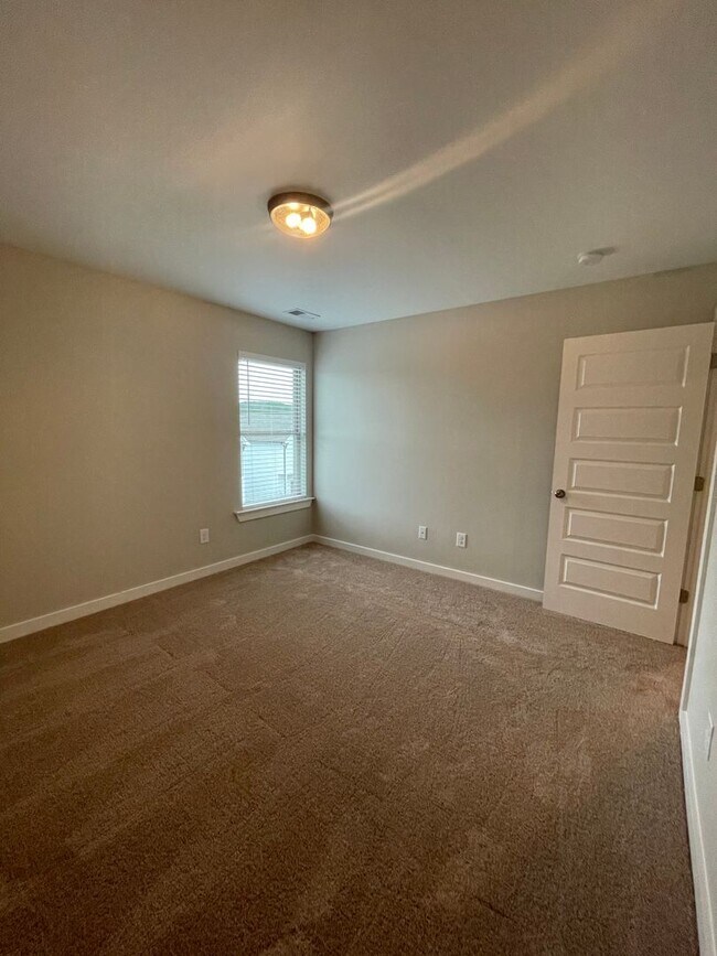 Building Photo - Home for Rent in Calera, AL!!! Available to View Now!!!