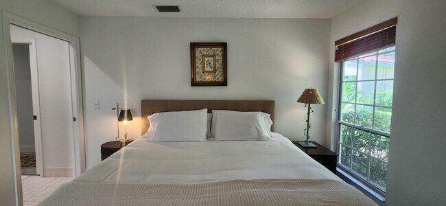 Building Photo - 2284 Las Casitas Dr