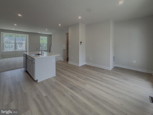 Building Photo - 6737 Shelton Ln