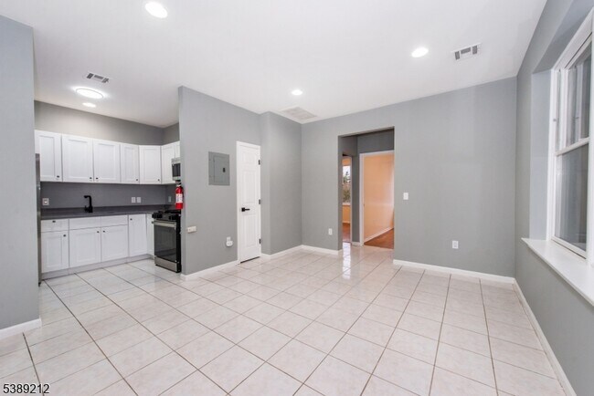 Building Photo - 1878 Springfield Ave