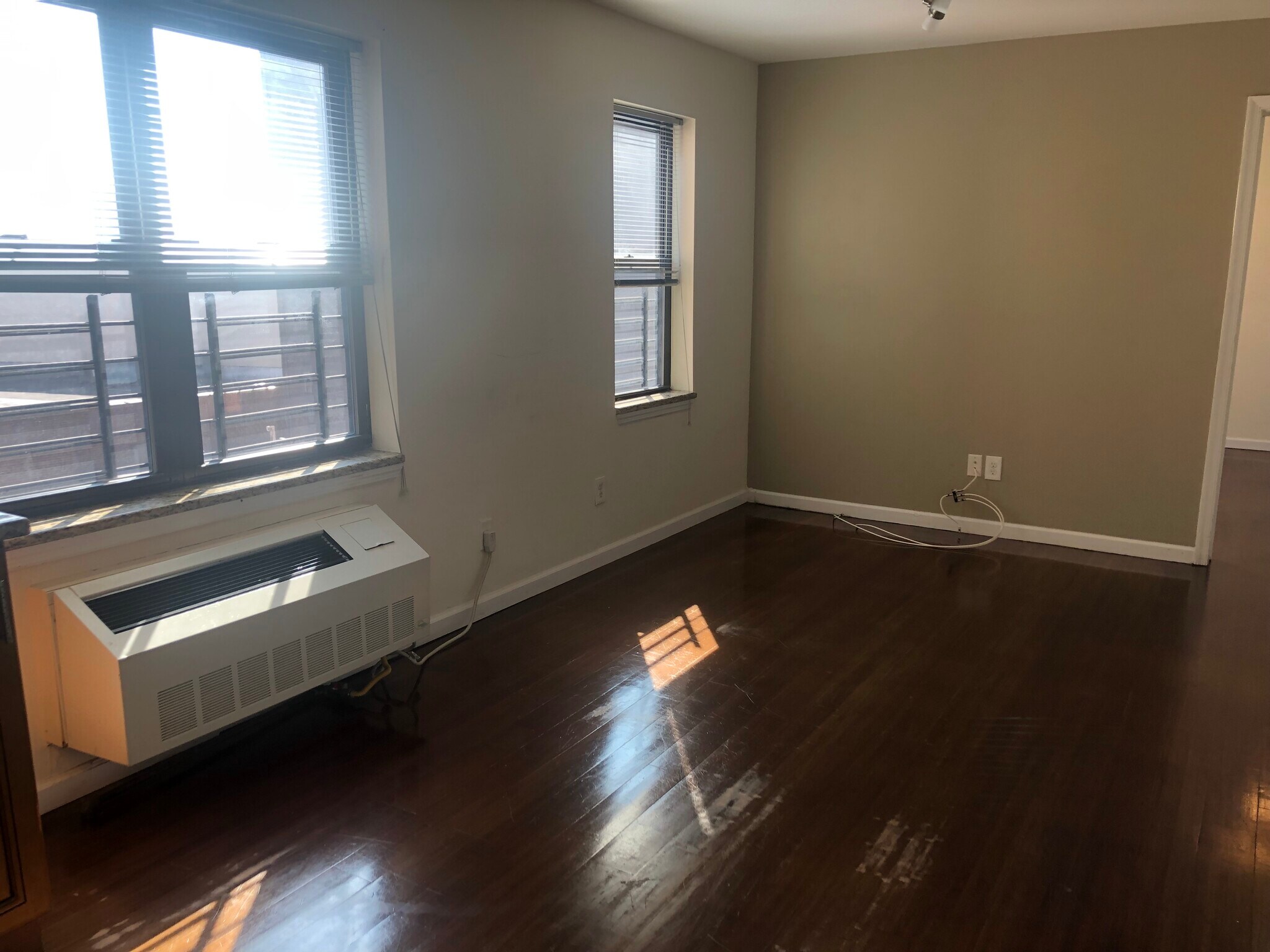 Building Photo - 529 54th St