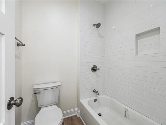 Building Photo - 915 E 37th St