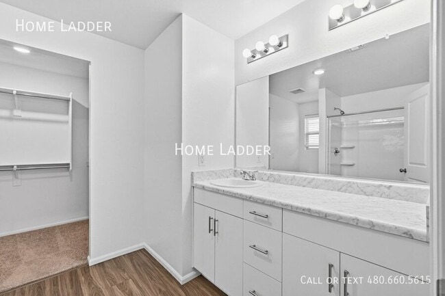 Building Photo - 1360 W Inca Dr