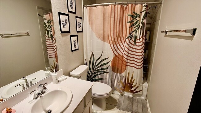 Building Photo - 214 Club Crest Ln