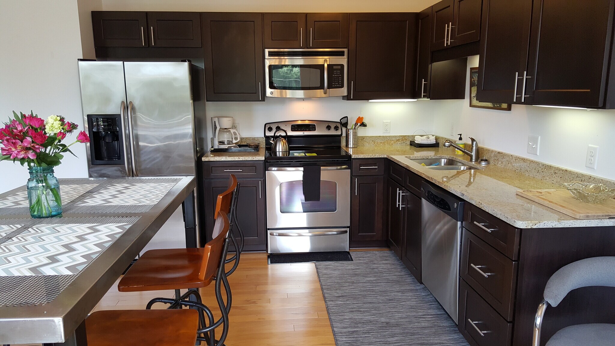 Building Photo - 915 Haywood Rd