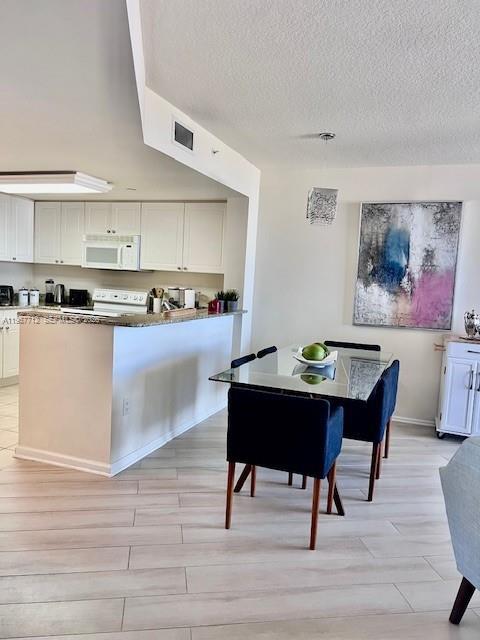 Building Photo - 19501 W Country Club Dr