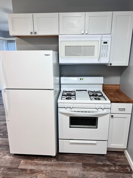 Building Photo - 4204 Woodvale Dr