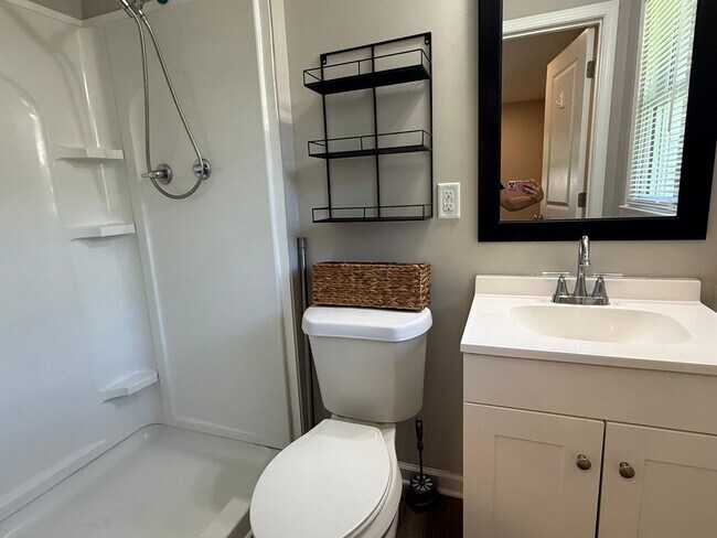 Building Photo - 3 Bedrooms, 2 Bathrooms - Home in North Rome!
