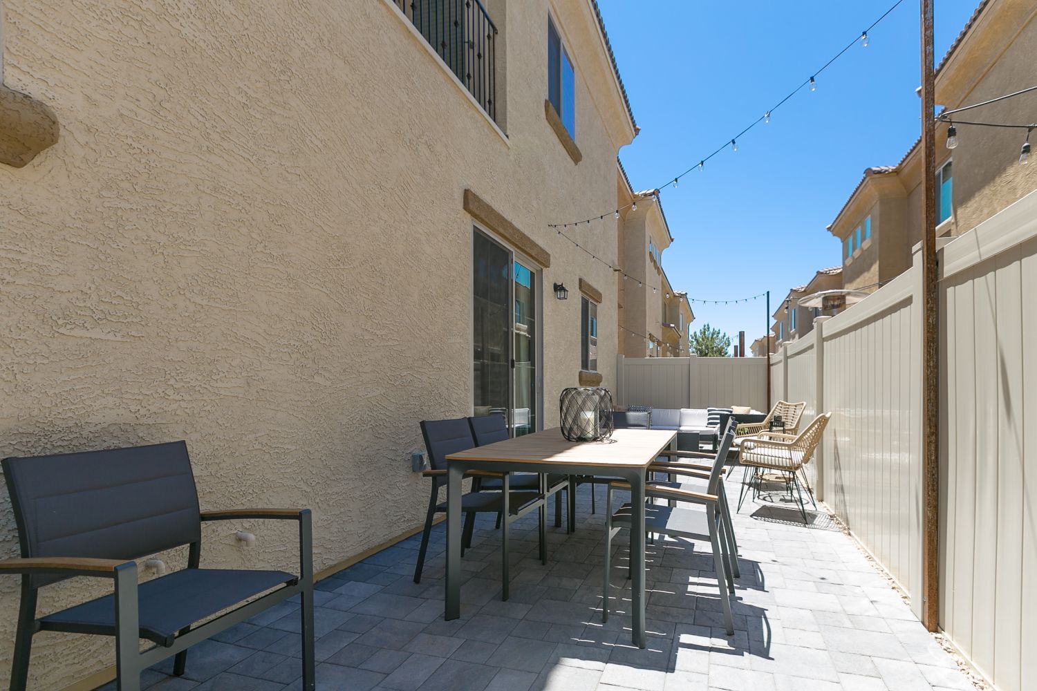 Building Photo - 1367 S Country Club Dr